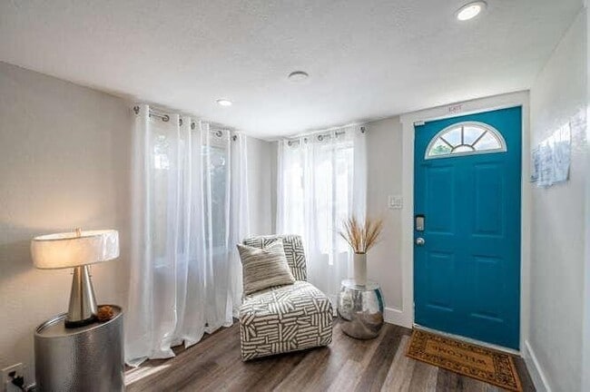 Foto del edificio - 919 NE 37th St