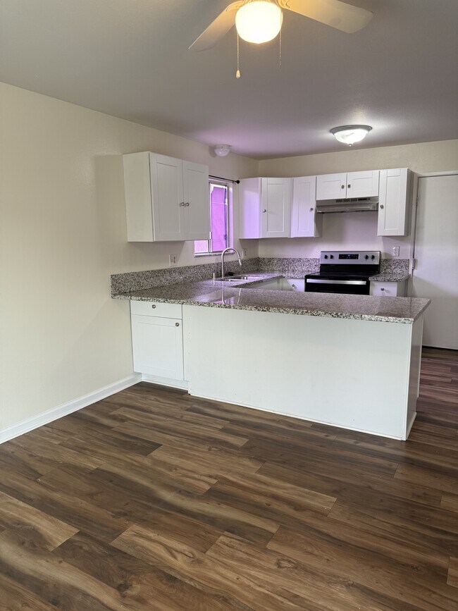 Foto del edificio - 683 Alpine Ave