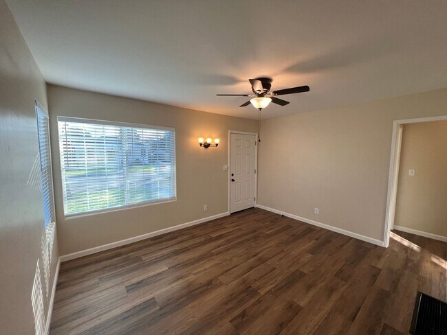Foto del edificio - Updated 2-bedroom cottage in La Loma neighborhood!
