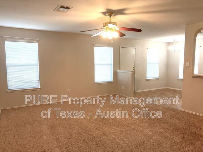 Foto del edificio - 2724 Breezy Point Cove