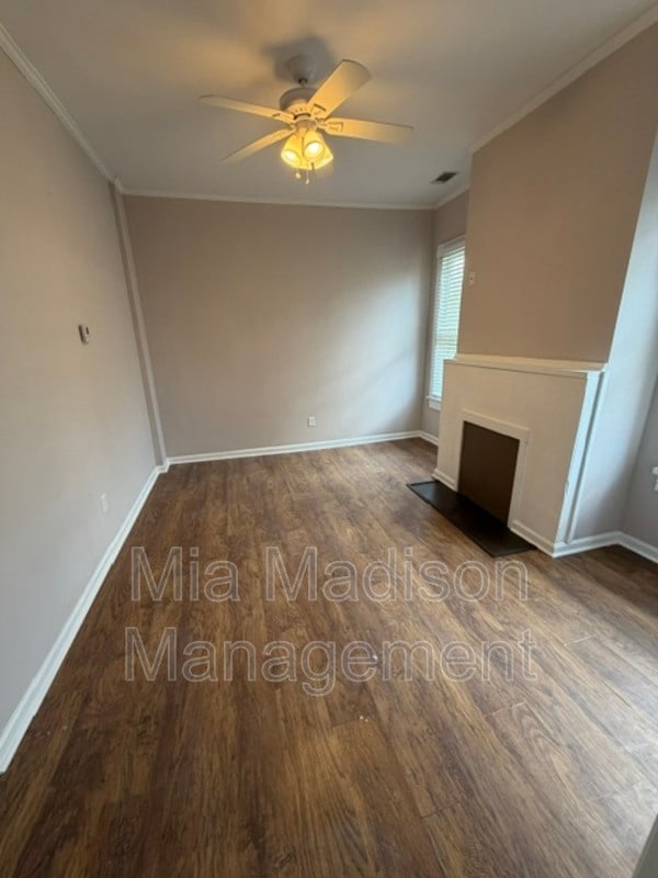 Building Photo - 305 W 39th St