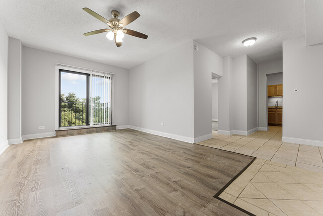 Foto del edificio - 4520 N Clarendon Ave