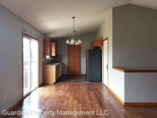 Building Photo - 5 br, 3 bath House - 1232 E Village Estates