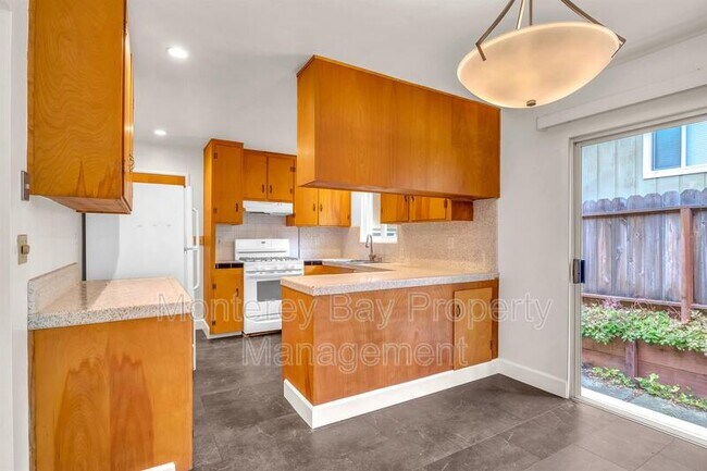 Building Photo - 1215 Lawton Ave