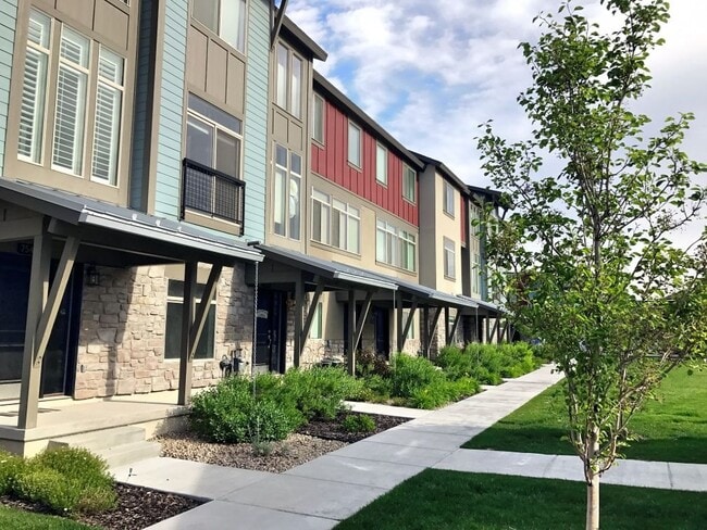Building Photo - 868 San Savino Way
