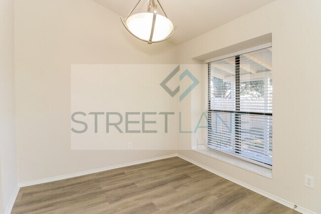 Foto del edificio - REDUCED!