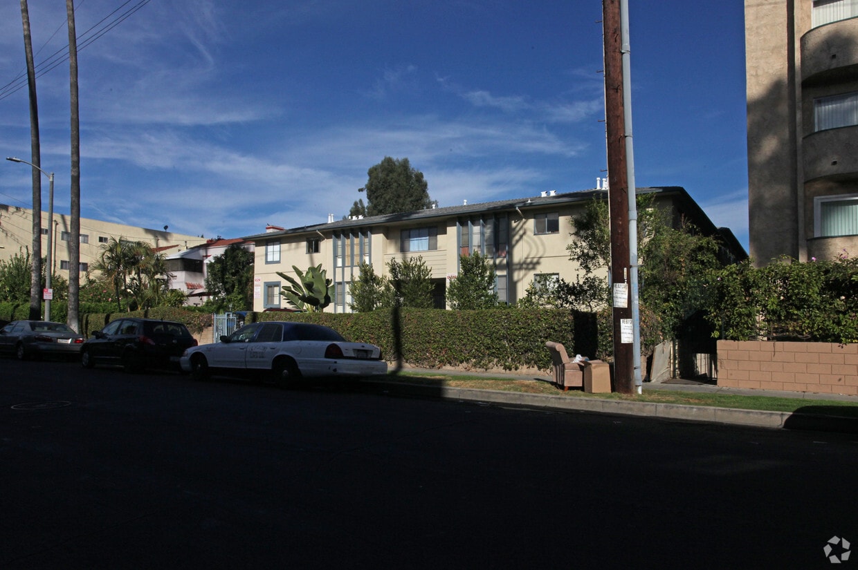 Building Photo - 5341 Russell Ave