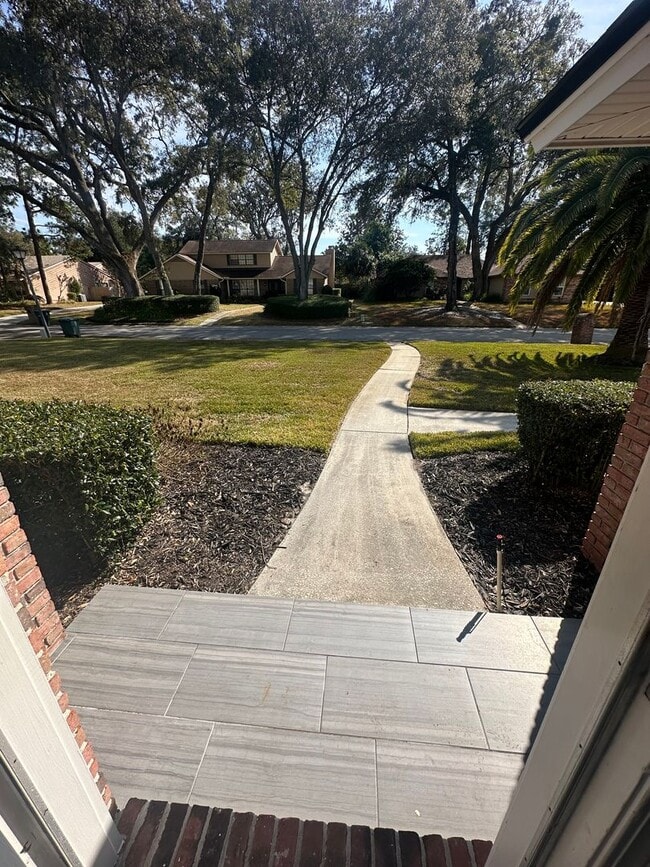 Building Photo - Popular Cathedral Oaks, Elegant Home