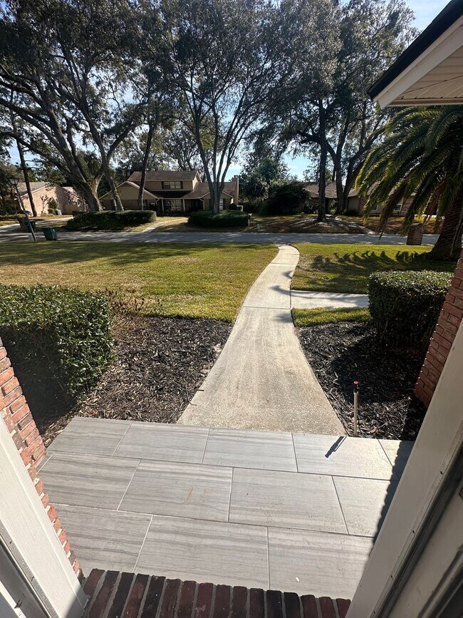 Foto del edificio - Spring Time, Cathedral Oaks, Elegant Home For Rent