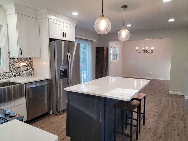 Foto del edificio - Beautifully Upgraded Ranch Home located outside of Pinehurst! Short Commute to Fort Bragg!