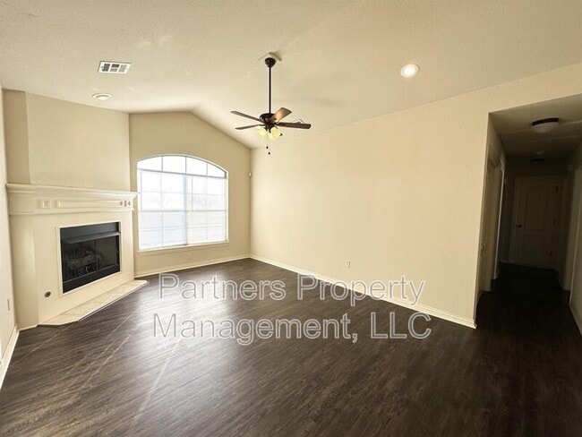 Building Photo - 2673 N Miranda St