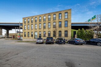 Building Photo - 602 S 9th St