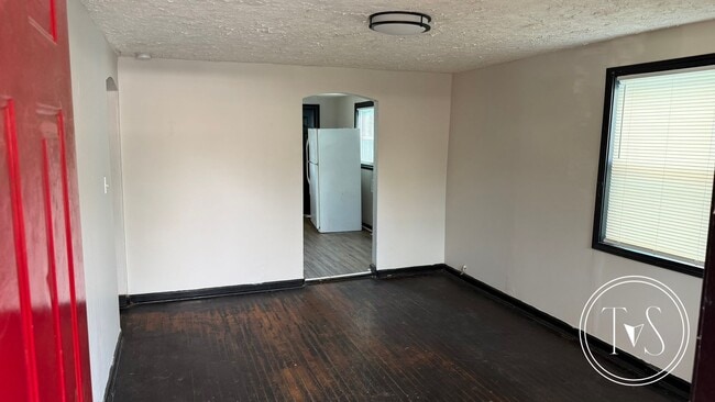 Building Photo - 1129 Darwin St