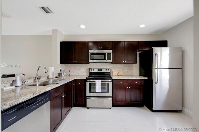 Foto del edificio - 20829 NW 2nd St