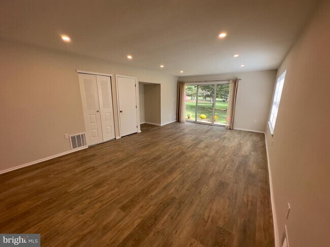 Building Photo - 81 Quince Ct