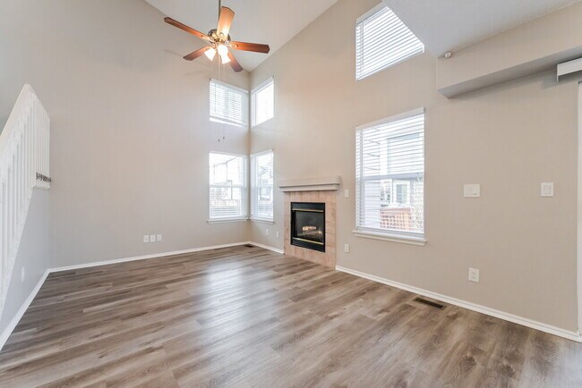 Foto del edificio - 16379 Bluebell Pl