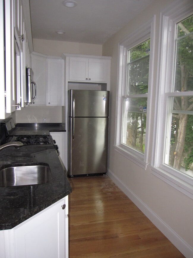 Building Photo - 198 Union Ave