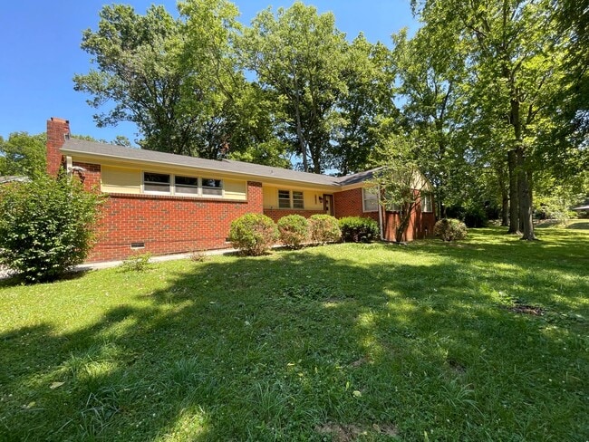 Building Photo - Beautiful Home located on .53 Wooded Corner Lot.