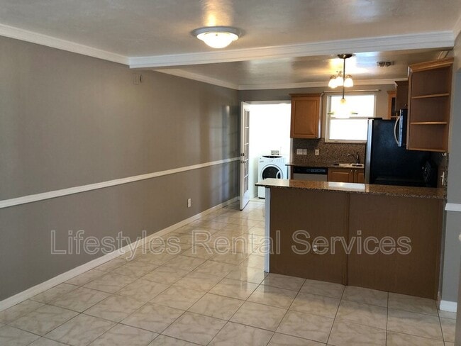 Building Photo - 211 Jacksonville Dr