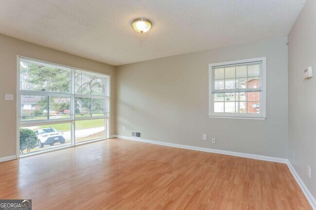 Building Photo - 1112 Evelyn Dr