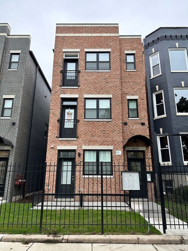 Primary Photo - 6620 S. University