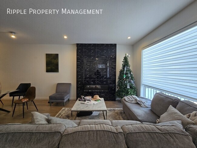 Photo du bâtiment - MODERN & SPACIOUS 3 BEDS, 3.5 BATHS TOWNHOUSE | EXCLUSIVE ROOF-TOP PATIO