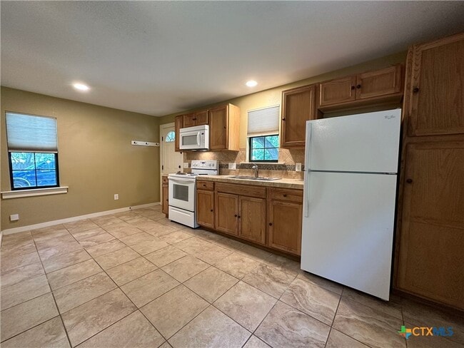 Foto del edificio - 818 W Hopkins St