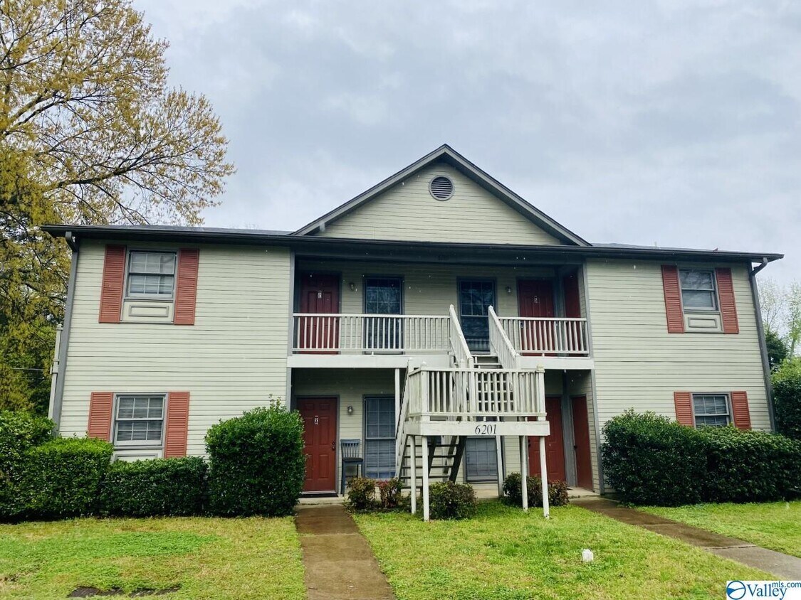 6201 Friar Tuck Dr NW Unit D, Huntsville, AL 35806 Room for Rent in Huntsville, AL