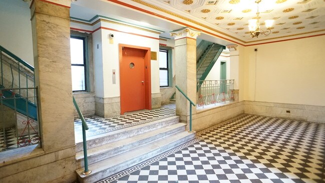 Building Photo - 3230 Steuben Ave