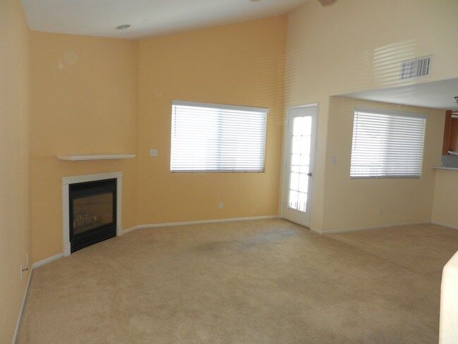 Living and dining room - 4141 Mississippi St