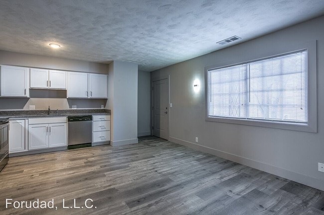 Building Photo - 709 S 35th St