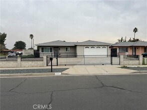 Building Photo - 428 E Montrose St