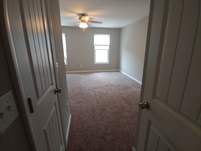 Building Photo - $500 off first rent!!  Best in Forest Park!!  2016 Construction