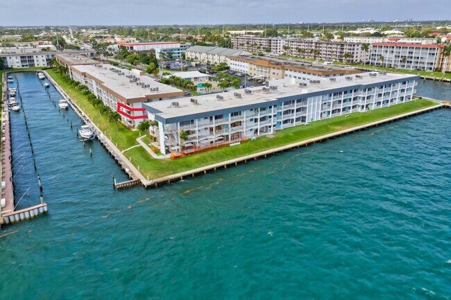 Foto del edificio - 110 Shore Ct