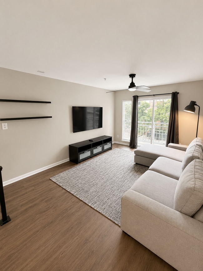 Building Photo - 646 Raphael Pl