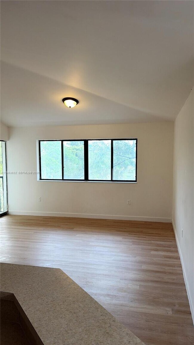 Foto del edificio - 2445 SW 18th Terrace