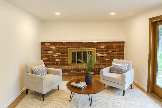 Foto del edificio - 5601 Sunset Dr