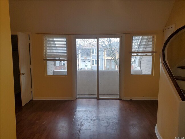 Foto del edificio - 145-6 107th Ave