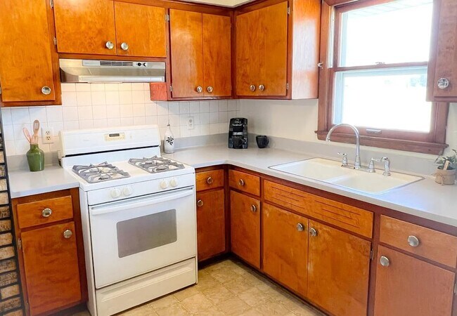 Building Photo - 4428 Wright Ave