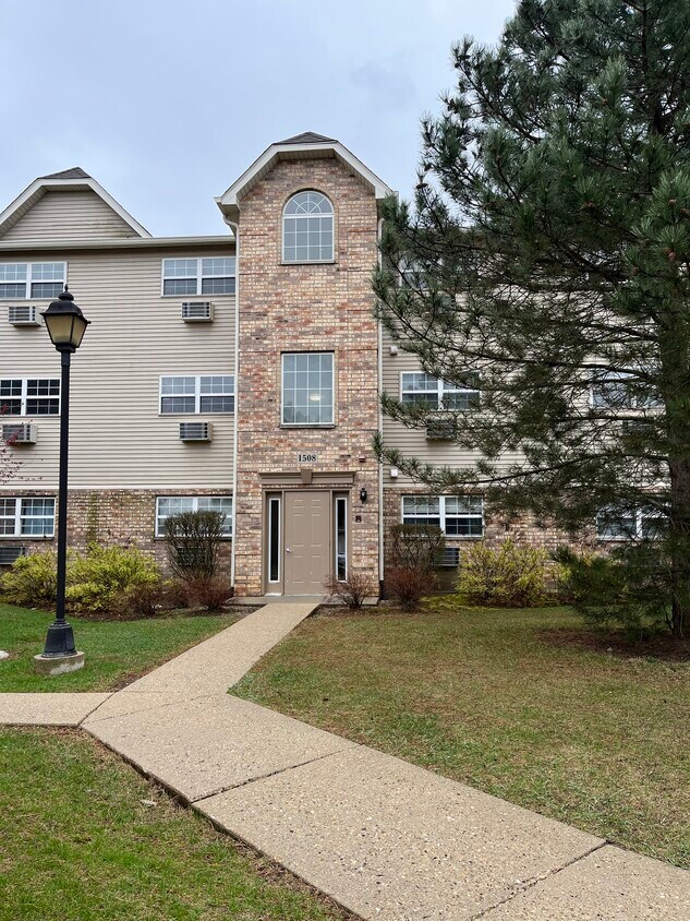 Primary Photo - 1508 Spring Brook Ct