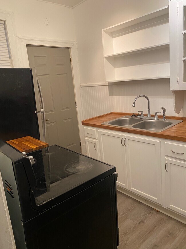 Kithcen - 3811 N State St
