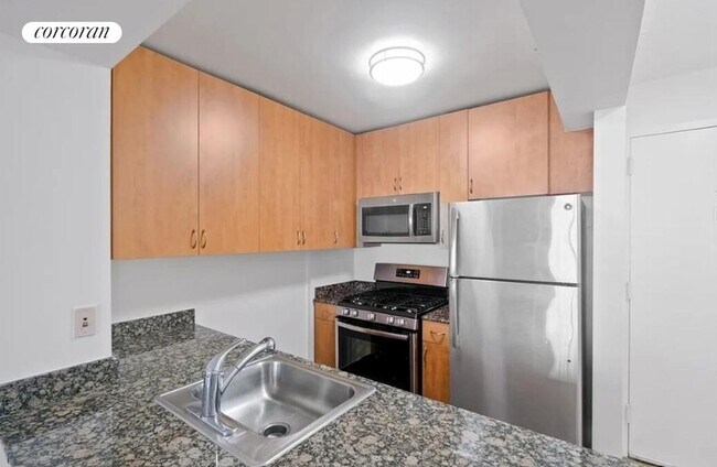Foto del edificio - 66 W 38th St