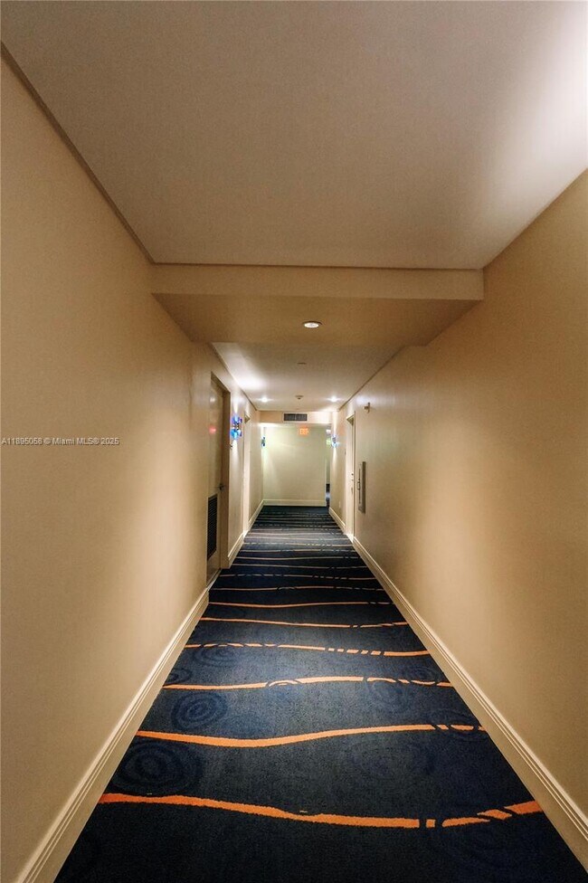 Foto del edificio - 185 SW 7th St