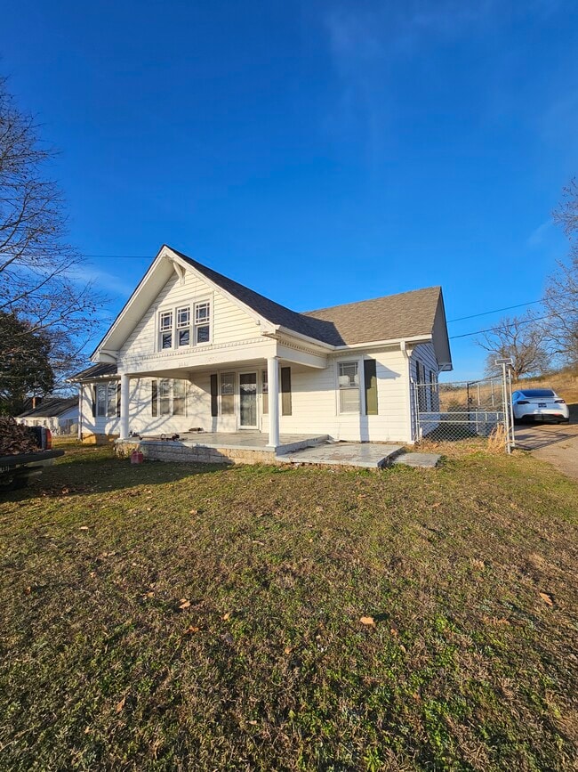 Building Photo - 2663 Bells Hwy