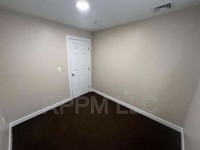 Foto del edificio - 562 Summer St