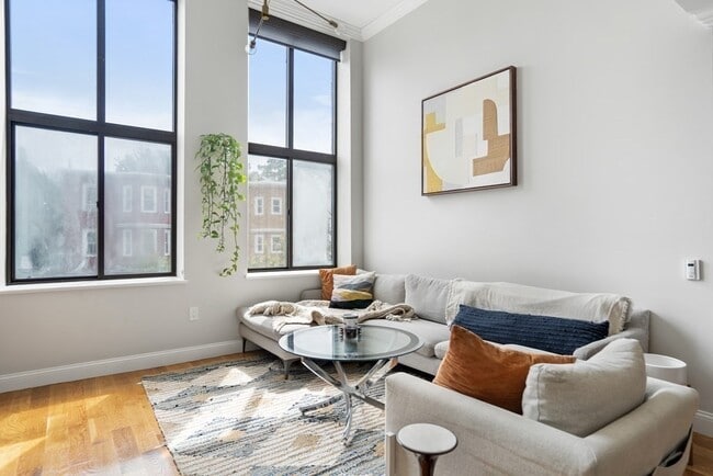 Foto del edificio - 841 Parker St