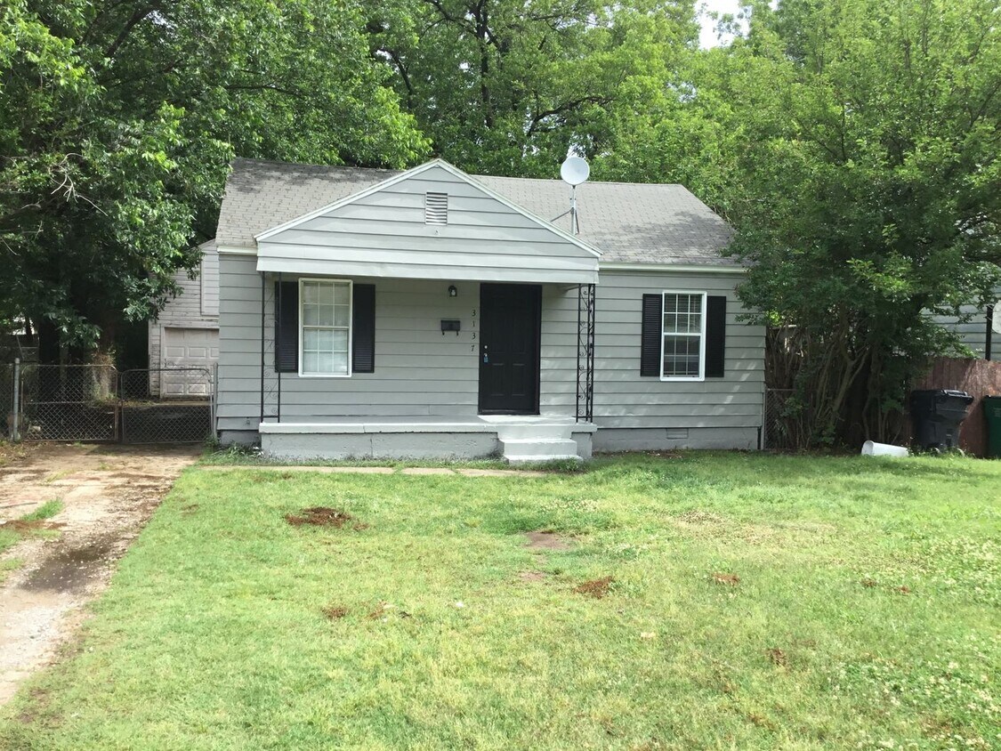 Nice 2 bed 1 bath in OKC! $875 Per Month! - Nice 2 bed 1 bath in OKC!  $875 Per Month!