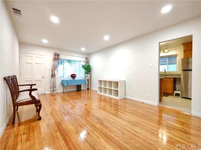 Foto del edificio - 9521 Woodruff Ave