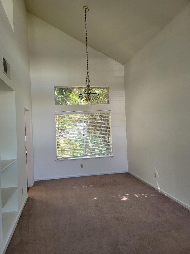 Foto del edificio - 1709 Evergreen Dr