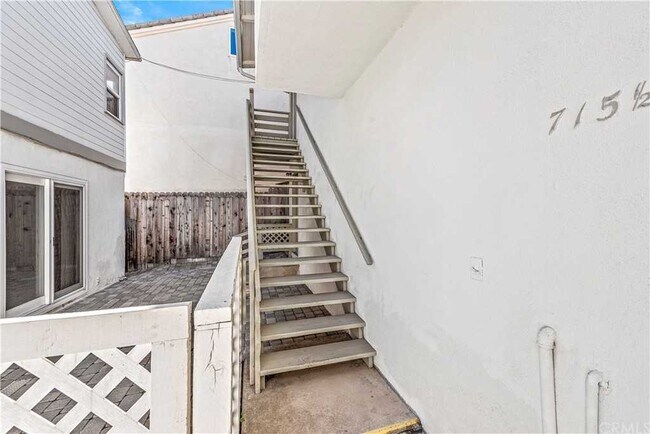 Foto del edificio - 715 Iris Ave